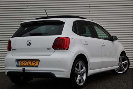 Volkswagen Polo - 1.2 TSI 90pk Highline R-Line / Panorama / Xenon / Navi / Trekhaak - 1