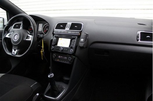 Volkswagen Polo - 1.2 TSI 90pk Highline R-Line / Panorama / Xenon / Navi / Trekhaak - 1