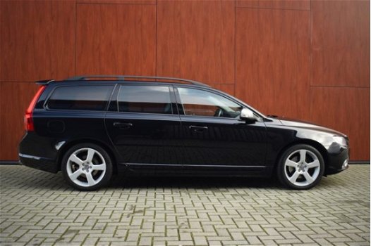 Volvo V70 - 2.5 FT R-Design-231PK-18 Inch-Afn.trekhaak - 1