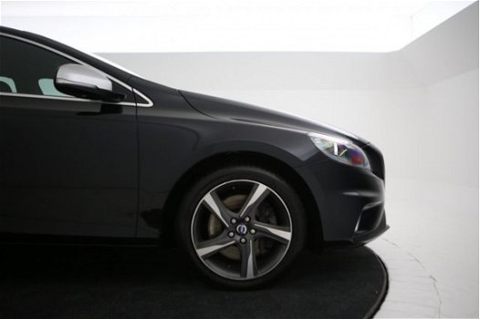 Volvo V40 - 2.0 D3 R-Design Navigatie, Cruise control, Parkeersensoren - 1