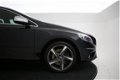 Volvo V40 - 2.0 D3 R-Design Navigatie, Cruise control, Parkeersensoren - 1 - Thumbnail