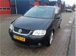 Volkswagen Touran - 1.6-16V FSI Highline 7 PERSOONS - 1 - Thumbnail