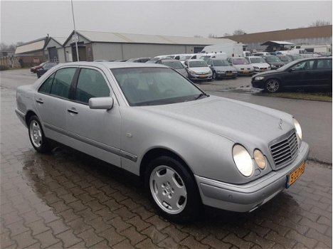 Mercedes-Benz E-klasse - 280 Classic - 1