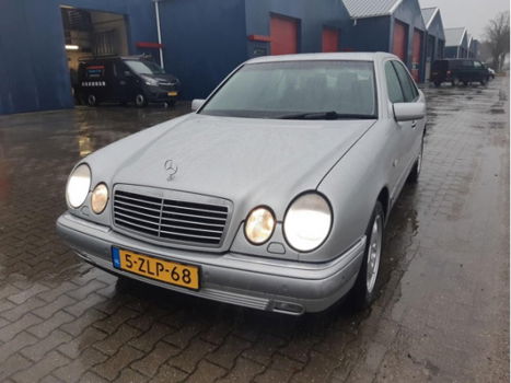 Mercedes-Benz E-klasse - 280 Classic - 1