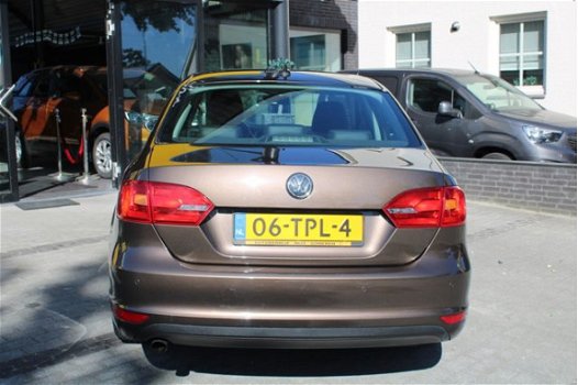 Volkswagen Jetta - 1.6TDI Highline BlueMotion 4-drs geen apk keuring - 1