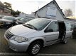 Chrysler Grand Voyager - 3.3i V6 SE Luxe stow en go 7 persoons automaat - 1 - Thumbnail