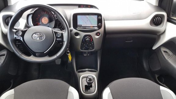 Toyota Aygo - 1.0 VVT-i x-play Automaat Navi l LMV l Parkeercamera - 1
