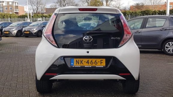 Toyota Aygo - 1.0 VVT-i x-play Automaat Navi l LMV l Parkeercamera - 1