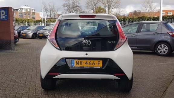 Toyota Aygo - 1.0 VVT-i x-play Automaat Navi l LMV l Parkeercamera - 1