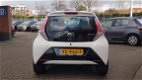 Toyota Aygo - 1.0 VVT-i x-play Automaat Navi l LMV l Parkeercamera - 1 - Thumbnail