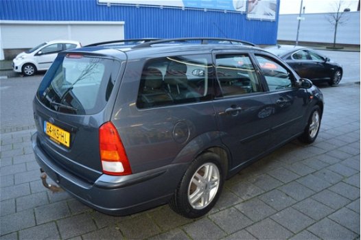 Ford Focus Wagon - 1.6-16V Trend I Airco I Trekhaak I Dealer onderhouden I Nwe APK - 1