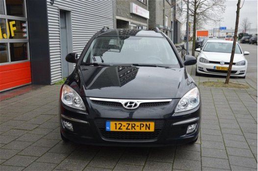 Hyundai i30 CW - 1.6i Dynamic I Airco I Trekhaak I Sport velgen I Dealer onderhouden I Nwe APK - 1