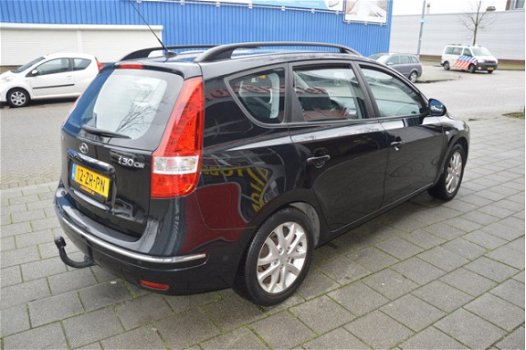 Hyundai i30 CW - 1.6i Dynamic I Airco I Trekhaak I Sport velgen I Dealer onderhouden I Nwe APK - 1