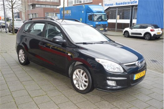 Hyundai i30 CW - 1.6i Dynamic I Airco I Trekhaak I Sport velgen I Dealer onderhouden I Nwe APK - 1