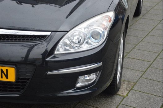 Hyundai i30 CW - 1.6i Dynamic I Airco I Trekhaak I Sport velgen I Dealer onderhouden I Nwe APK - 1