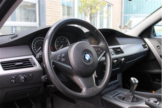 BMW 5-serie Touring - 523i Business Line Xenon Climate Control 152000KM 3-6-12 M Garantie - 1