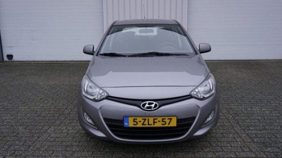 Hyundai i20 - 1.2i Business Edition in nieuwe staat - 1