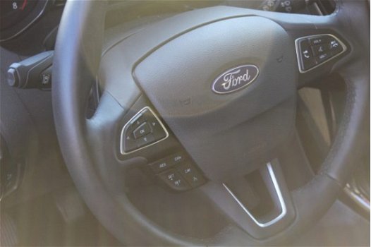 Ford Focus - 1.0 125pk Titanium 5 deurs - Sync 3 - Navigatie - Winterpack - 1