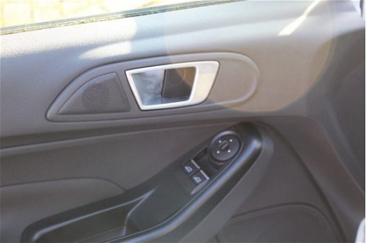Ford Fiesta - 1.0 65PK Style 5 deurs - navigatie - pdc - privacy glass - 1