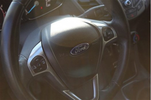 Ford Fiesta - 1.0 65PK Style 5 deurs - navigatie - pdc - privacy glass - 1
