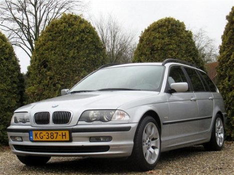 BMW 3-serie Touring - 325i Automaat / Navi / Ecc / Trekhaak - 1