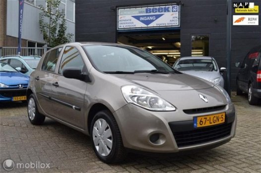 Renault Clio - - 1.2 TCe Special Line Navi, Airco, 5 Drs, All season banden, Apk 04-2020 - 1