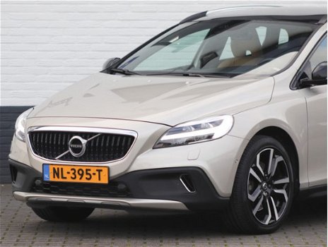 Volvo V40 Cross Country - 1.5 T3 Summum Luxury Pano Navi Leer Trekhaak - 1