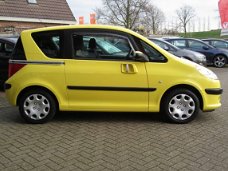 Peugeot 1007 - 1.4 Gentry | AIRCO | HOGE INSTAP | AUTOM. SCHUIFDEUREN | INC. GARANTIE