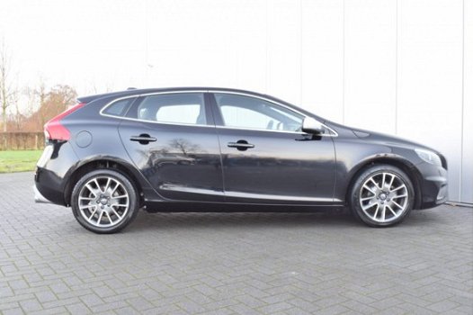 Volvo V40 - 2.0 D2 R-Design Business Pack/Connect Winterline - 1