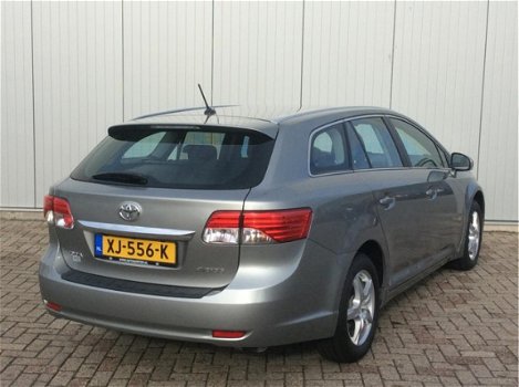 Toyota Avensis Wagon - 1.8 VVTi Business - 1