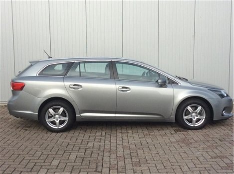 Toyota Avensis Wagon - 1.8 VVTi Business - 1