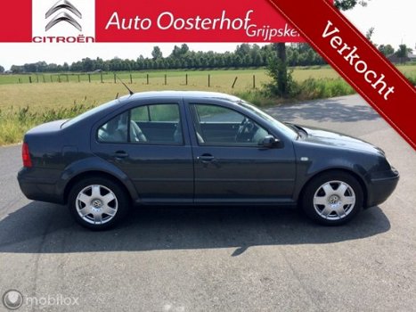 Volkswagen Bora - 2.3 V5 Highline - 1