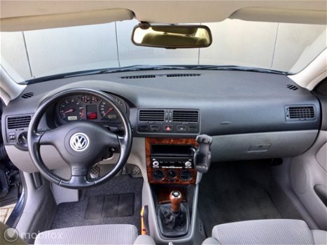 Volkswagen Bora - 2.3 V5 Highline - 1