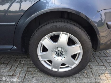 Volkswagen Bora - 2.3 V5 Highline - 1