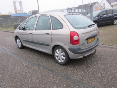 Citroën Xsara Picasso - 1.8i-16V Différence 2 - 1