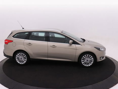 Ford Focus Wagon - 1.5 Ecoboost 150PK Titanium Wagon | TREKHAAK | CAMERA | 17-INCH | NAVIGATIE | 1.5 - 1