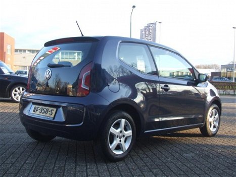 Volkswagen Up! - 1.0 60PK 3D BMT High up +Navigatie / Lmvelgen - 1