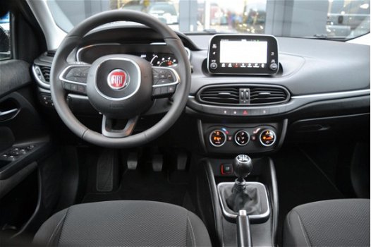 Fiat Tipo. - Hatchback 1.4 Turbo 120pk Business | Navigatie - 1