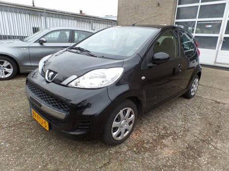 Peugeot 107 - 1.0-12V Millesim 200 - 1