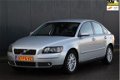 Volvo S40 - 2.4 Momentum Airco/Cruise/Lmv/Trekhaak/Apk 10-2020 - 1 - Thumbnail