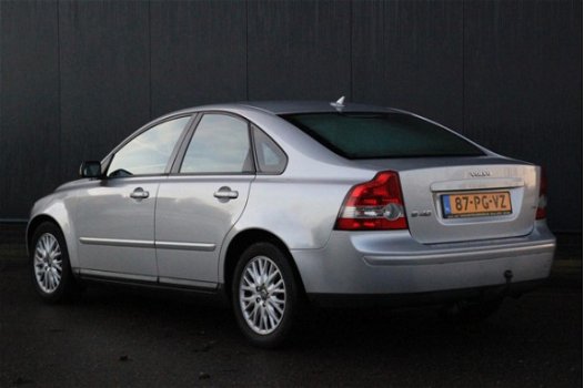 Volvo S40 - 2.4 Momentum Airco/Cruise/Lmv/Trekhaak/Apk 10-2020 - 1