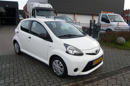 Toyota Aygo - 1.0 VVT-i Now 5 Deurs AIRCO NAVIGATIE - 1