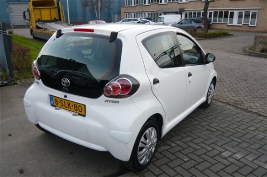 Toyota Aygo - 1.0 VVT-i Now 5 Deurs AIRCO NAVIGATIE - 1