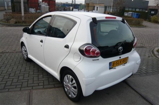 Toyota Aygo - 1.0 VVT-i Now 5 Deurs AIRCO NAVIGATIE - 1