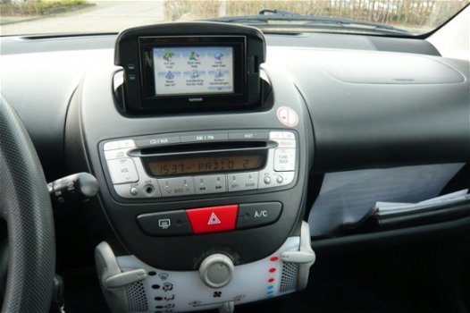 Toyota Aygo - 1.0 VVT-i Now 5 Deurs AIRCO NAVIGATIE - 1