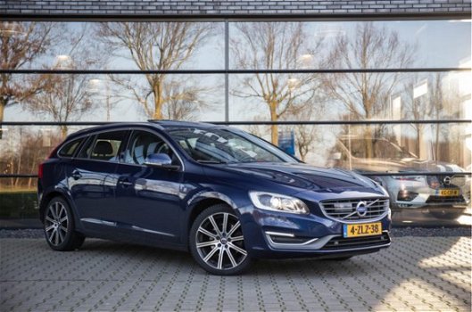 Volvo V60 - 2.0 D4 Ocean Race , Navigatie, PDC, Stoelverwarming, - 1