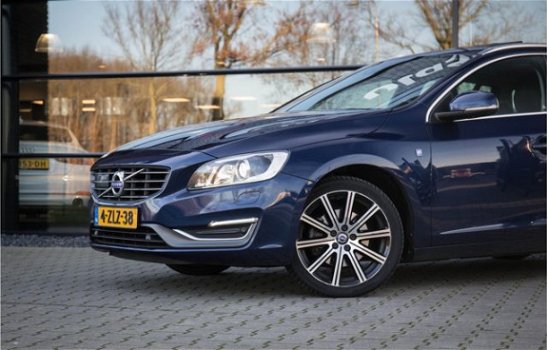 Volvo V60 - 2.0 D4 Ocean Race , Navigatie, PDC, Stoelverwarming, - 1