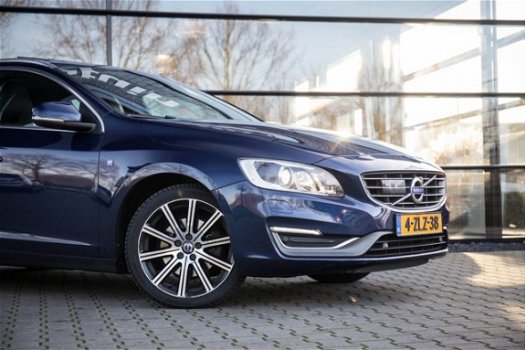 Volvo V60 - 2.0 D4 Ocean Race , Navigatie, PDC, Stoelverwarming, - 1