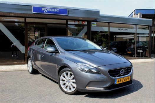 Volvo V40 - 1.6 T3 MOMENTUM NAVI CAMERA KEYLESS GO - 1