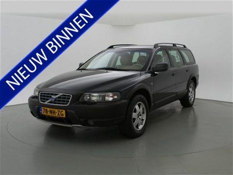 Volvo XC70 - 2.4 D5 AUT. + LEDER / STOELVERWARMING - 1